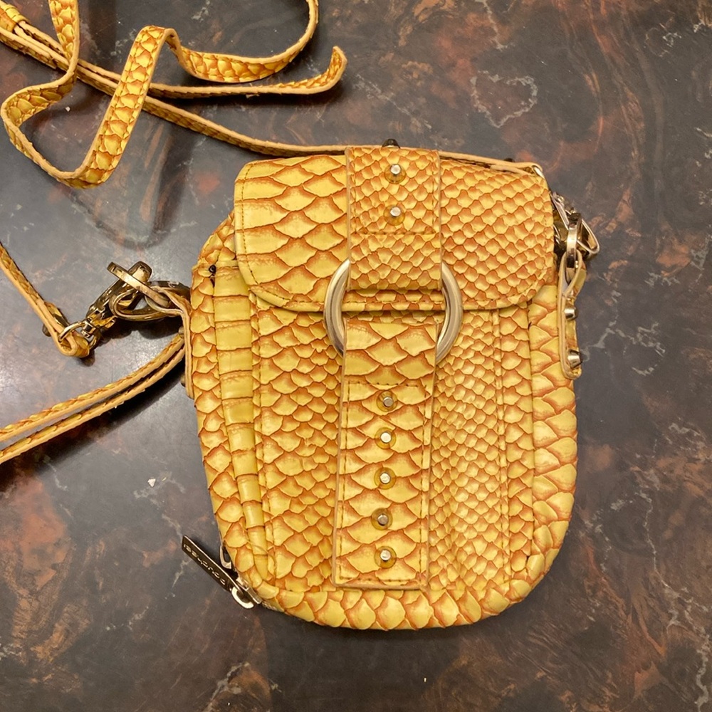 Pouchee Bag Wristlet Reptile Yellow Multiple pockets Gold Hardware Nice